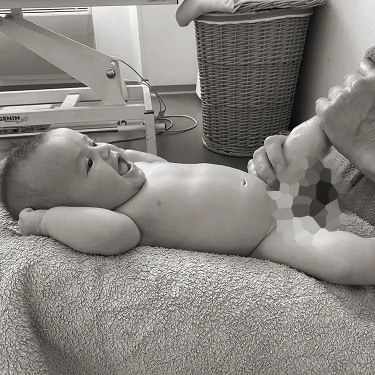 Julie Cros, massage bébé
