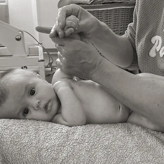 Julie Cros, atelier massage bébé