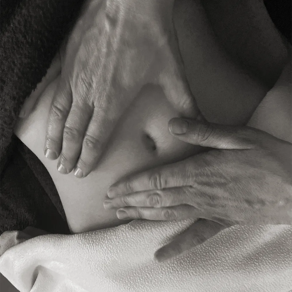 Julie Cros, massage du ventre
